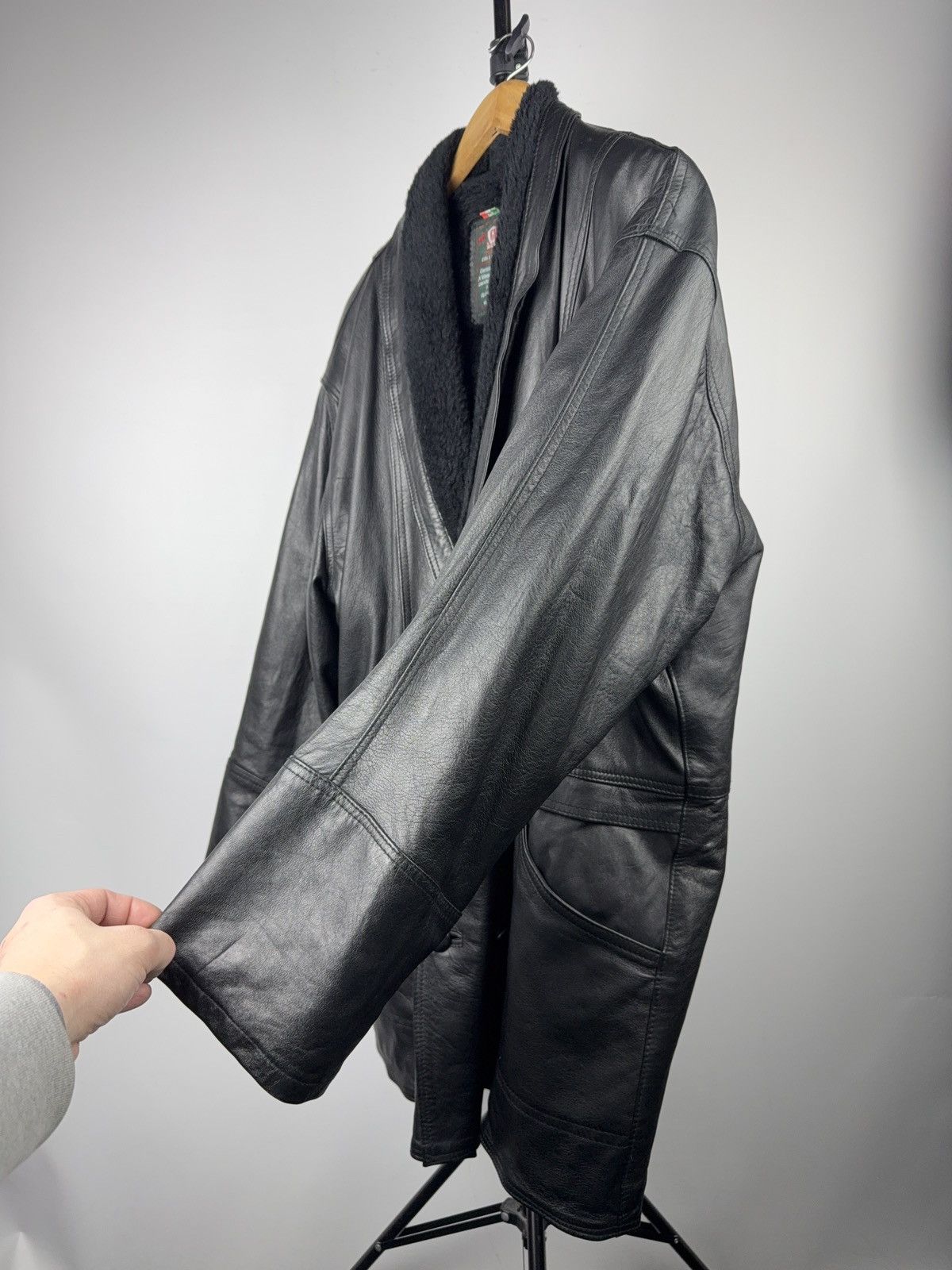 Genuine Leather Avant Garde 90s Vintage Italian Leather Coat Shearling Lined Size US XL / EU 56 / 4 - 8 Thumbnail