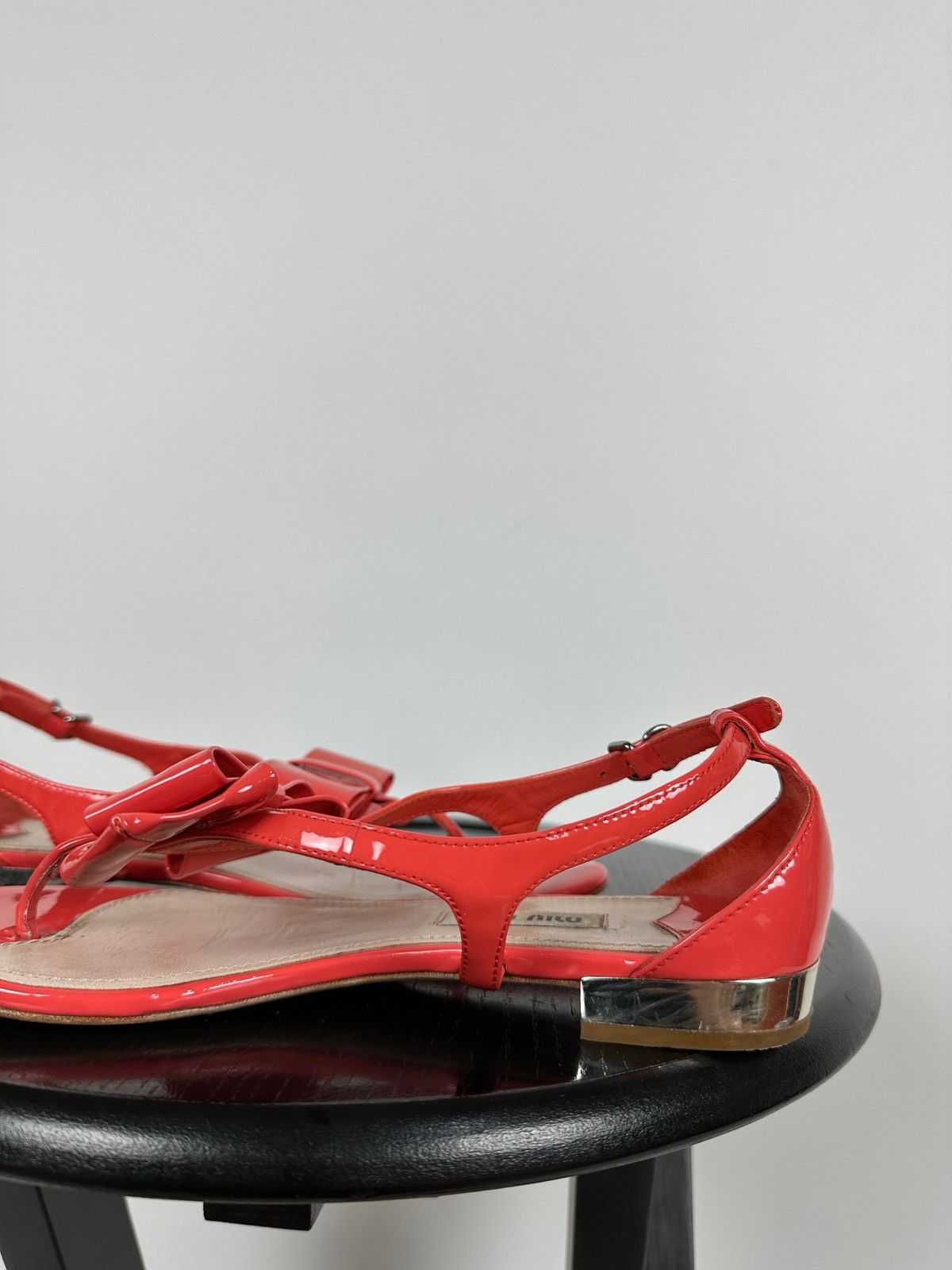 Miu Miu Miu Miu Pink Patent Leather Bow Flat Sandals Size US 6.5 / IT 36.5 - 18 Thumbnail