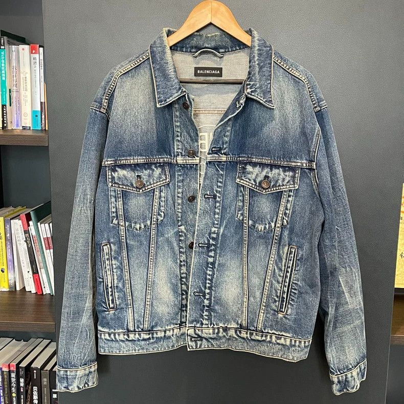 Balenciaga Balenciaga Washed blue denim jacket with broken logo on the Size US S / EU 44-46 / 1 - 1 Thumbnail