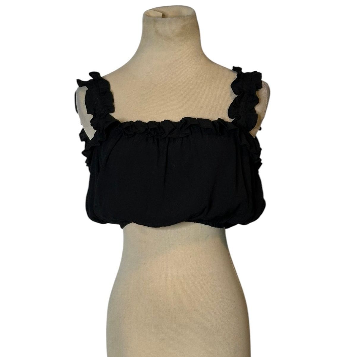Forever 21 Forever 21 black ruffle straps crop top size small Size S / US 4 / IT 40 - 1 Thumbnail