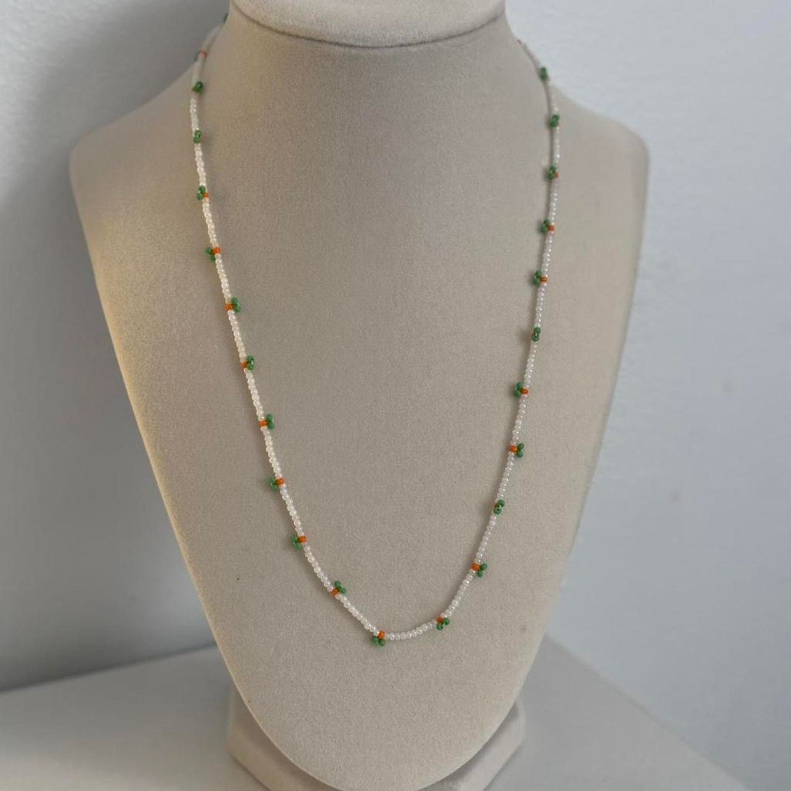 Other Green White Beaded Necklace Handmade Elegant Minimal Size ONE SIZE - 1 Thumbnail