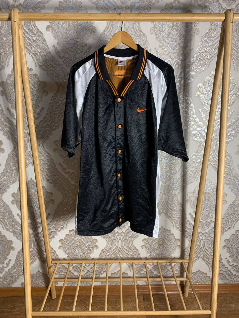 Nike Vintage Nike Basketball Retro T-shirt Swoosh Drill Y2K 90s Size US XL / EU 56 / 4 - 1 Thumbnail