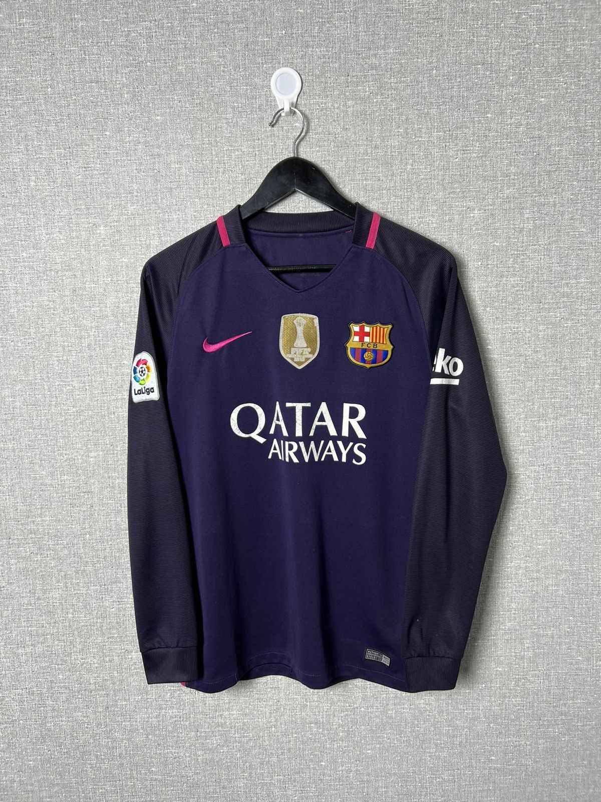 Nike #9 Suarez Barcelona Nike 2016/17 Away Long Sleeve Jersey Size US S / EU 44-46 / 1 - 7 Thumbnail