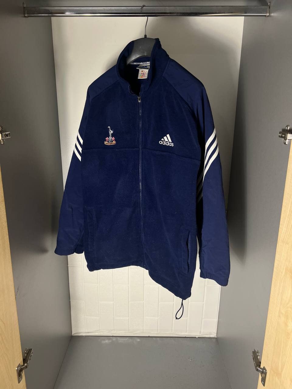 Adidas VINTAGE ADIDAS FC TOTTENHAM HOTSPUR ENGLAND SOCCER JACKET Size US L / EU 52-54 / 3 - 3 Thumbnail