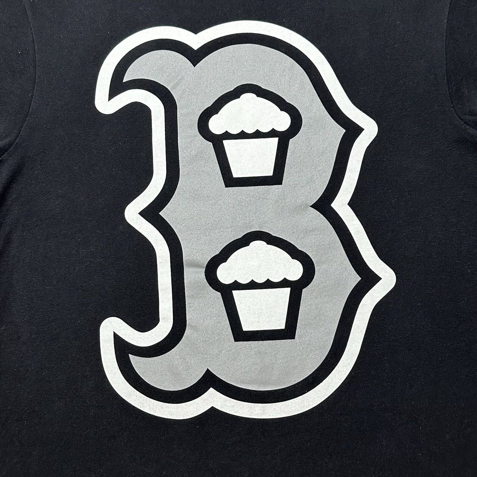 Johnny Cupcakes Johnny Cupcakes Medium Boston Red Sox Graphic T Shirt Size US M / EU 48-50 / 2 - 2 Thumbnail