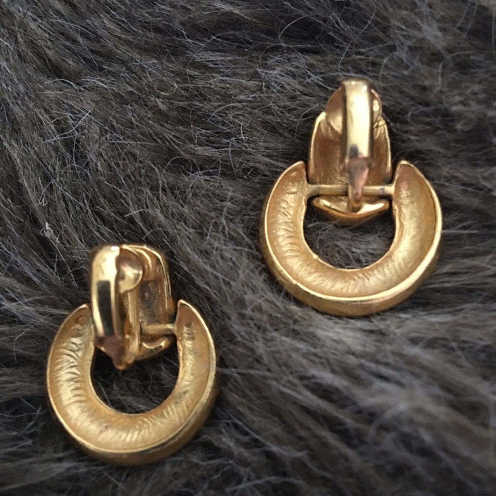 Vintage Vintage 80s matte gold tone clip on earrings Size ONE SIZE - 2 Thumbnail