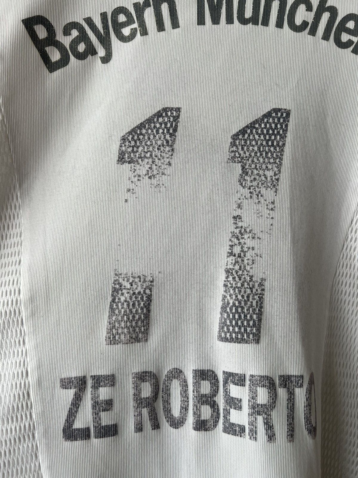 Vintage Bayern Munich Ze Roberto 2002 away Size US S / EU 44-46 / 1 - 5 Thumbnail