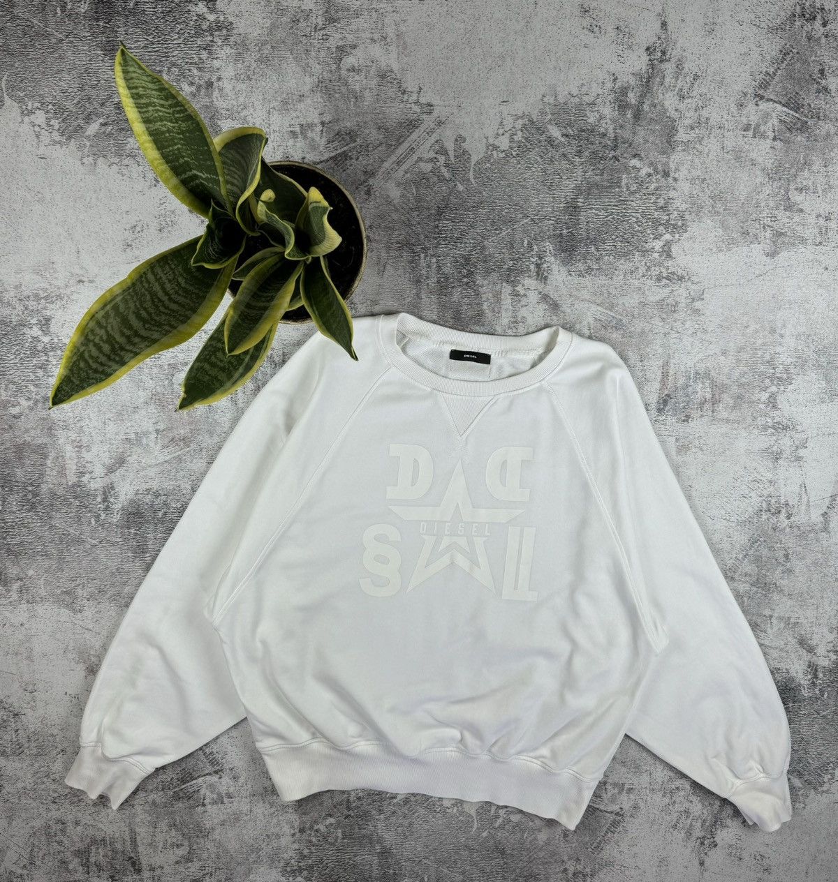 Diesel Diesel Vintage Y2K Relaxed Baggy White Big Logo Sweatshirt Size US XL / EU 56 / 4 - 1 Thumbnail