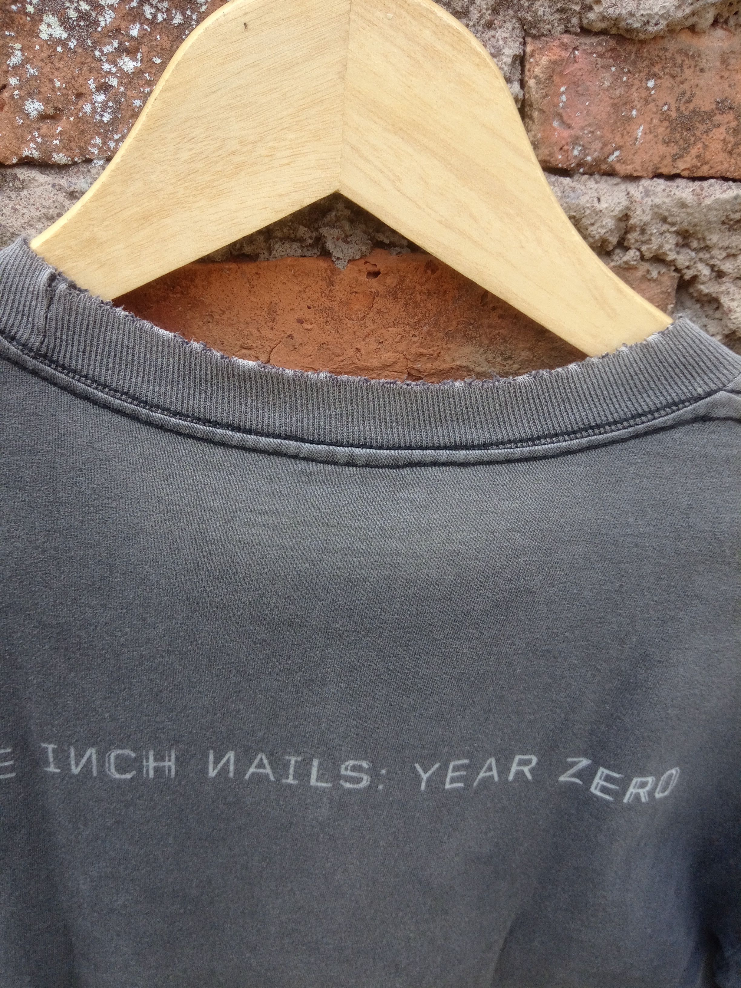 Band Tees Vintage thrashed faded Nine Inch Nails year zero flag promo Size US M / EU 48-50 / 2 - 4 Thumbnail