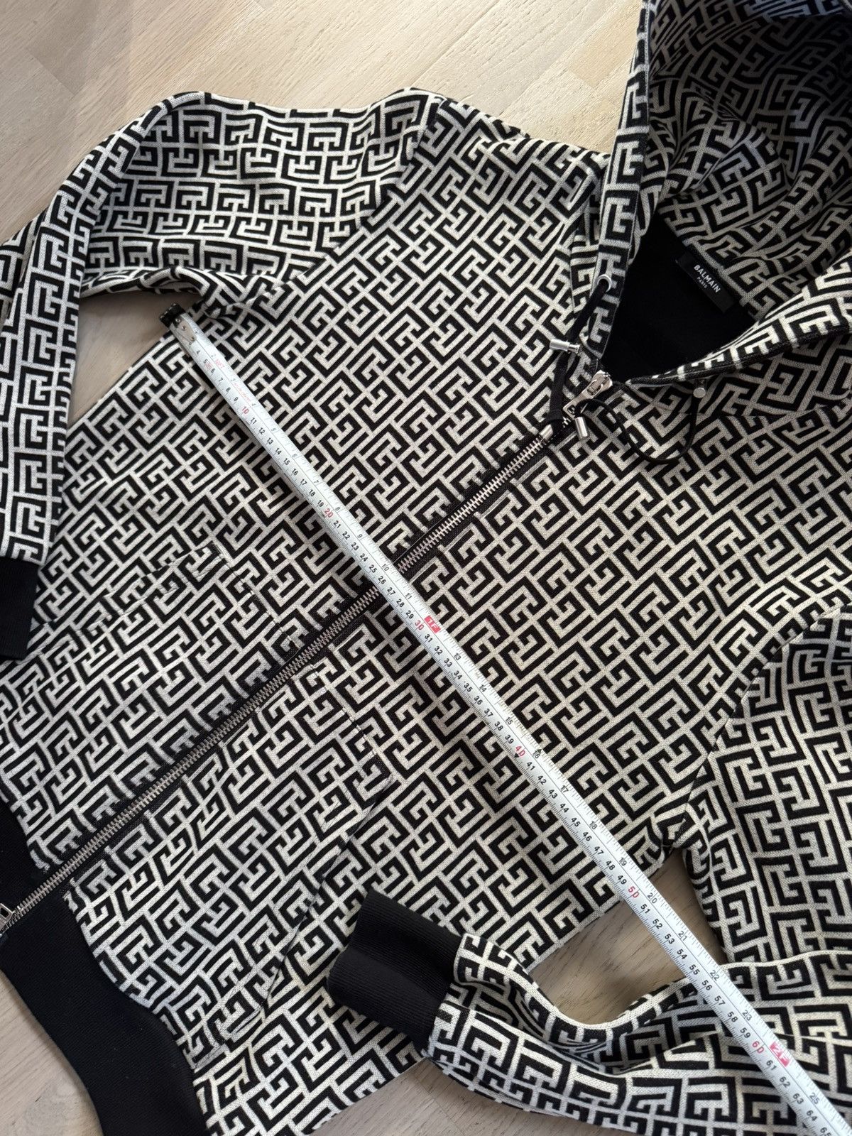Balmain BALMAIN hoodie STUDY measurements in photos BY TAPE MEASURE Size US S / EU 44-46 / 1 - 6 Thumbnail