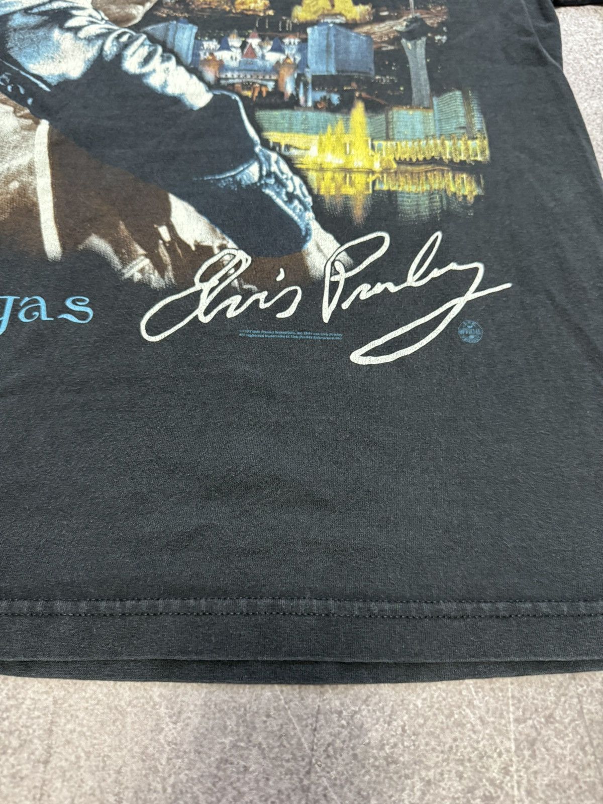 Vintage Vintage 1997 Elvis Presley Viva Las Vegas Tee Music USA Size US L / EU 52-54 / 3 - 4 Thumbnail