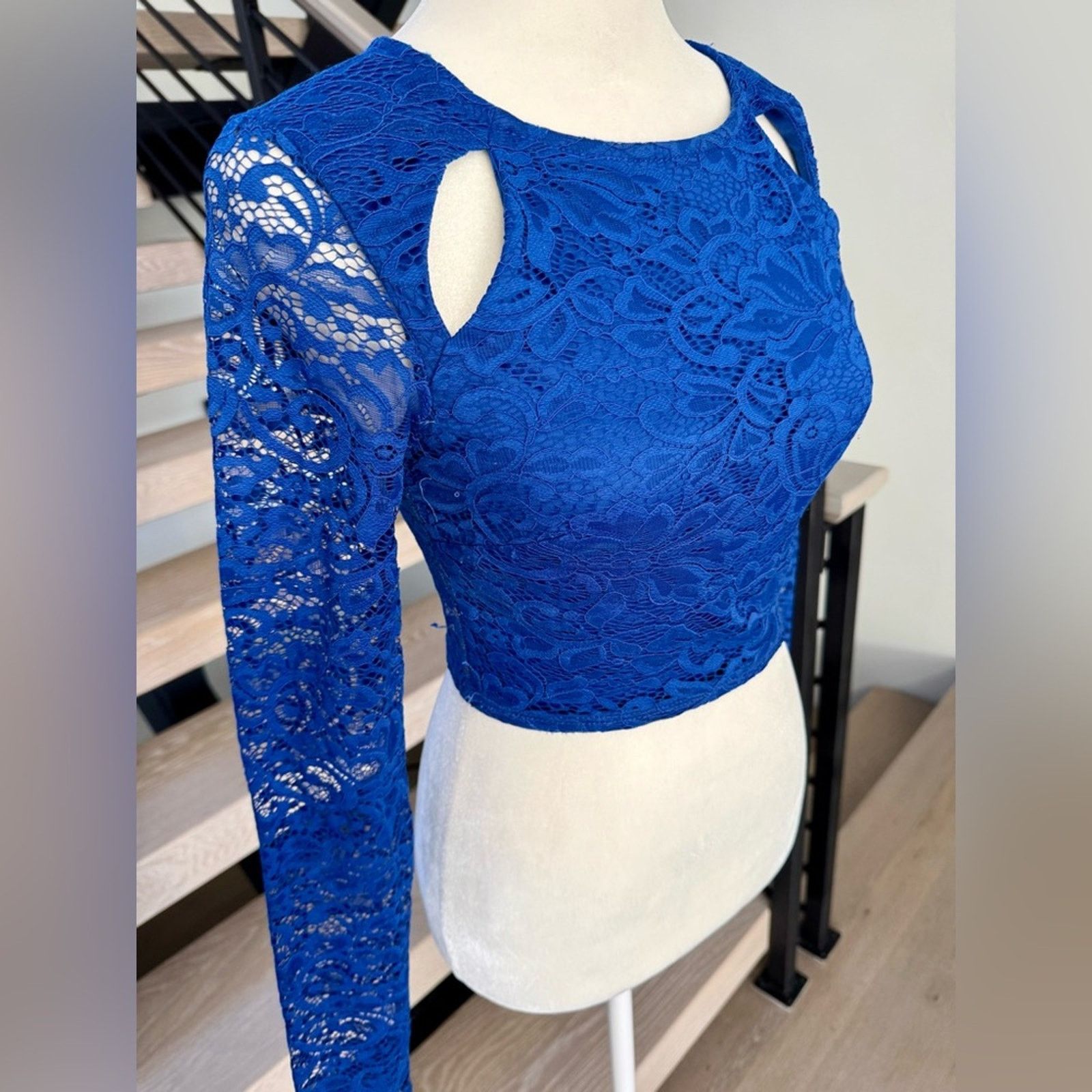 Other New Chic Royal Blue Lace Crop Top size XS Size S / US 4 / IT 40 - 5 Thumbnail