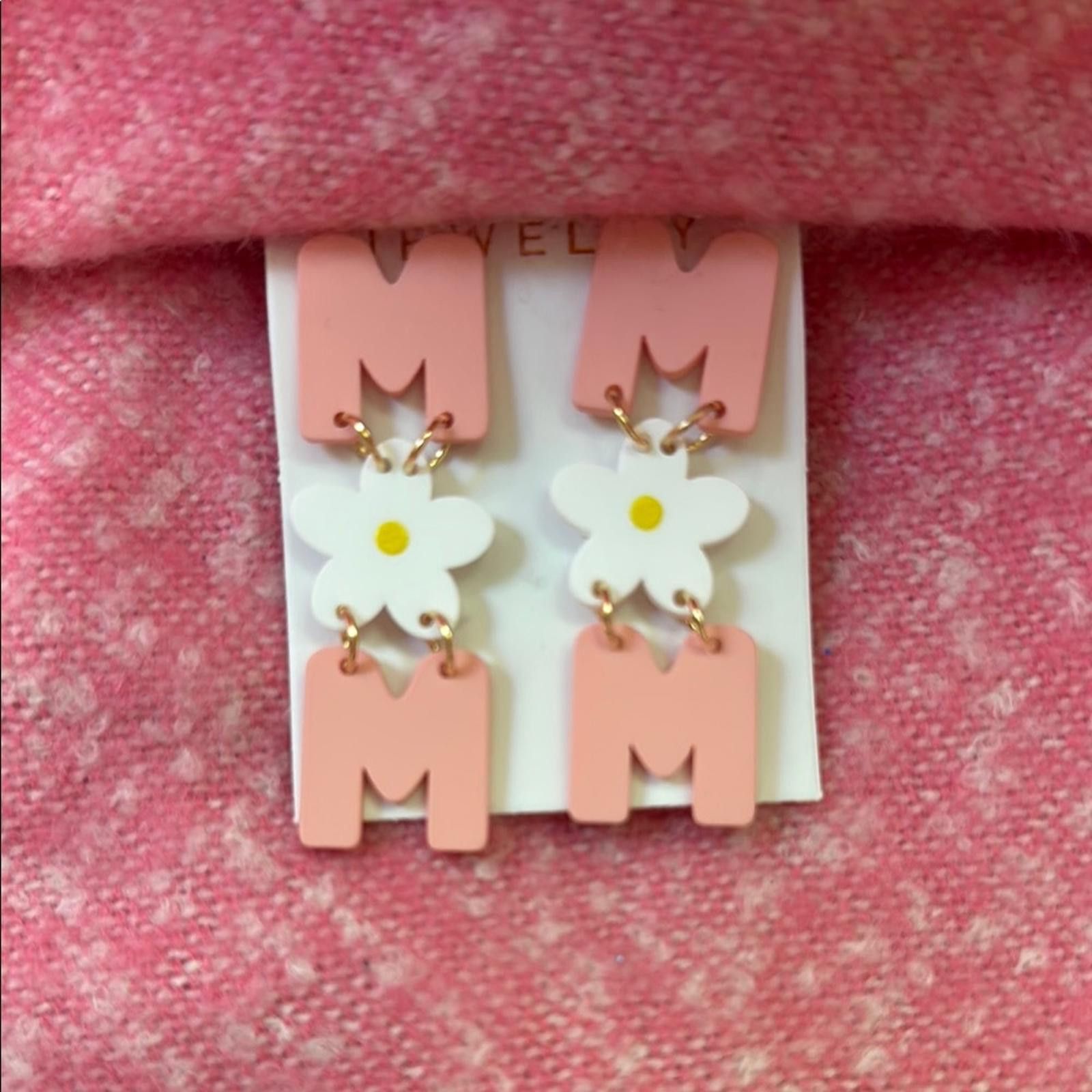 Designer Pink 'Mom’ Earrings with Daisy Charm Size ONE SIZE - 1 Thumbnail