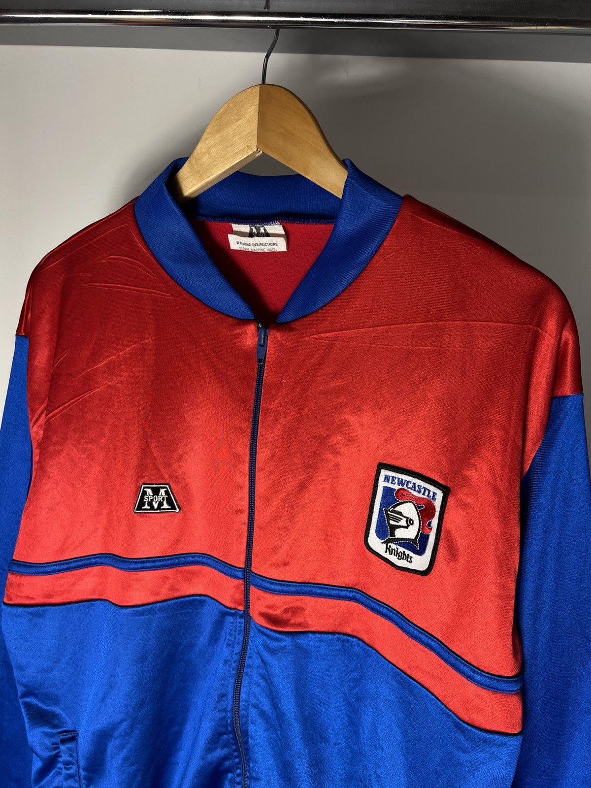 Canterbury of New Zealand VINTAGE NEW CASTLE KNIGHTS NRL AUSTRALIA RUGBY JERSEY 90s Size US M / EU 48-50 / 2 - 9 Thumbnail