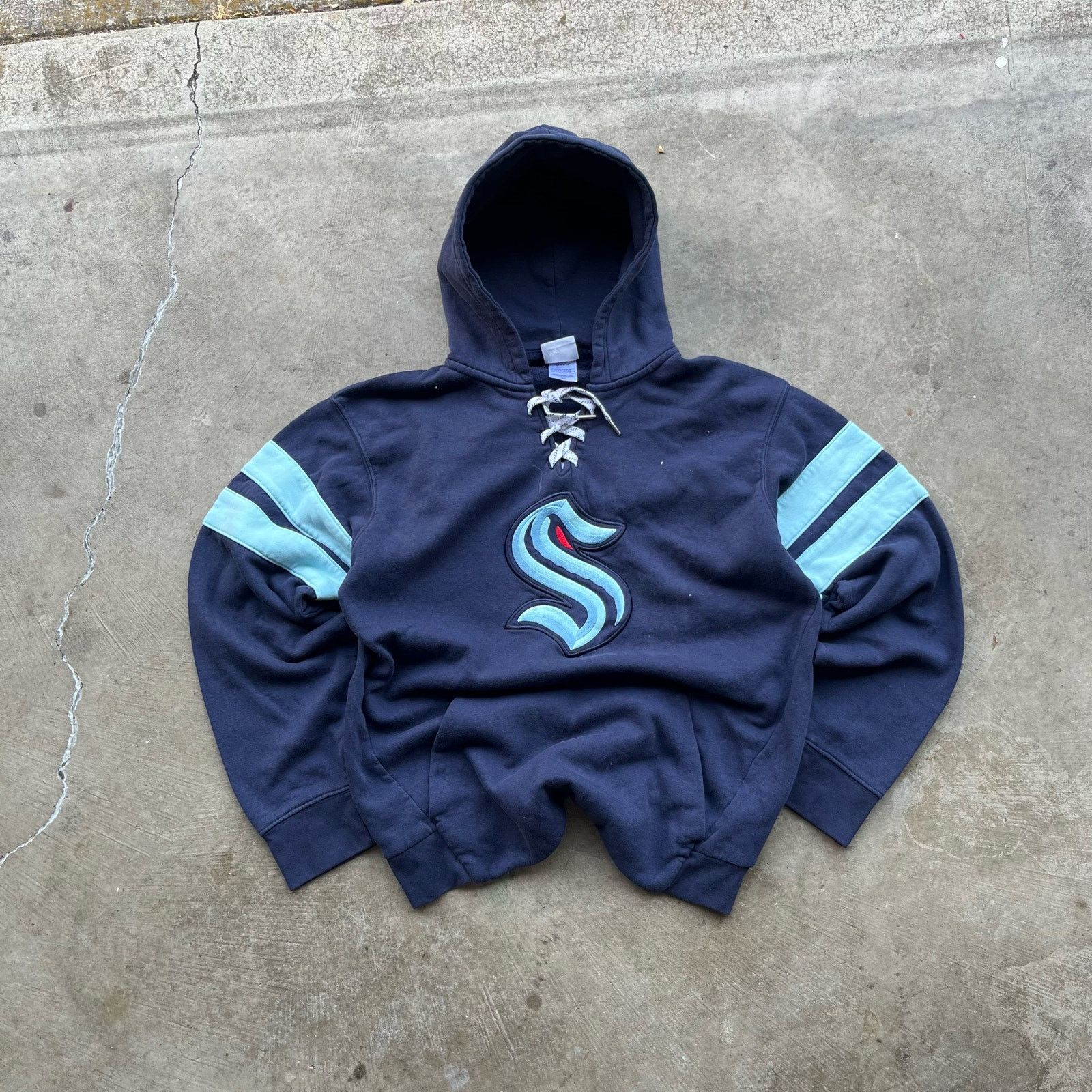 Vintage SEATTLE KRAKEN NHL HOCKEY HOODIE BLUE SZ LARGE Size US L / EU 52-54 / 3 - 1 Thumbnail