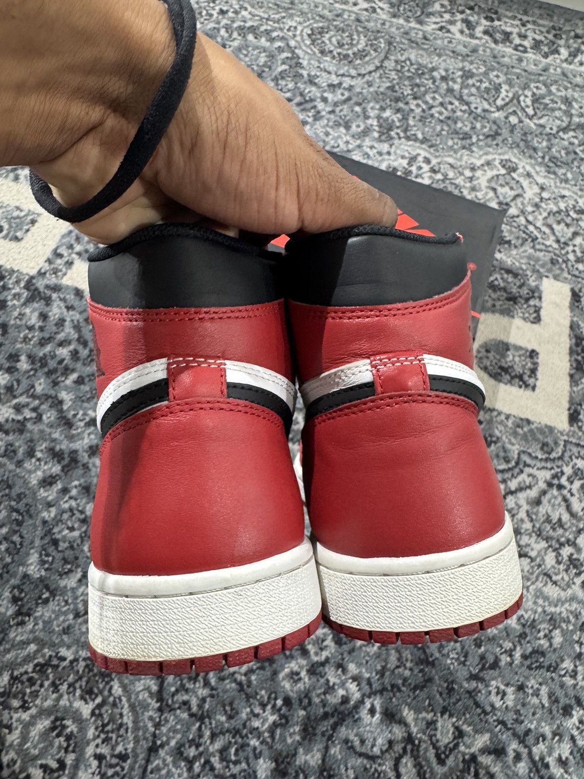 Jordan Brand Air Jordan 1 Retro Chicago (2015) Size US 8 / EU 41 - 6 Thumbnail
