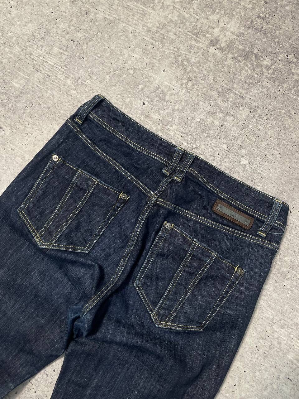 Burberry Vintage Burberry Brit Flared Denim Jeans Women Y2K Size 30" / US 8 / IT 44 - 3 Thumbnail