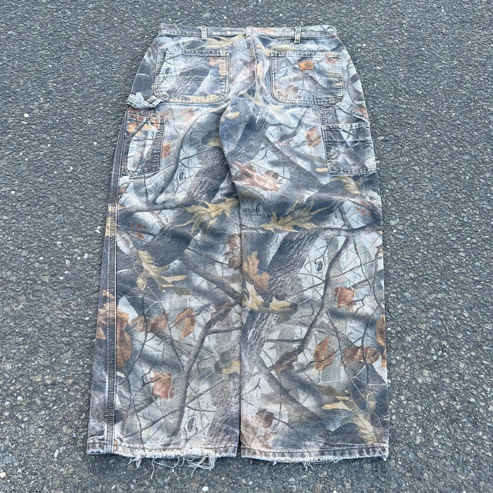 image of Y2K Realtree Camo Carhartt Work Wear Carpenter Pants in Green, Men's (Size 36)