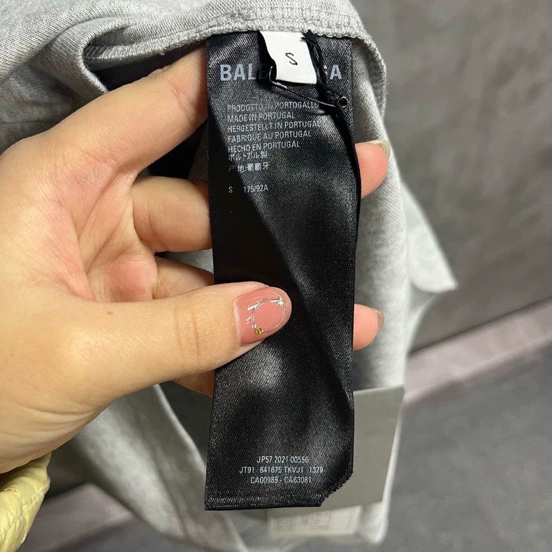 Balenciaga Balenciaga Black label gray cola embroidered logo round nec Size US S / EU 44-46 / 1 - 3 Thumbnail