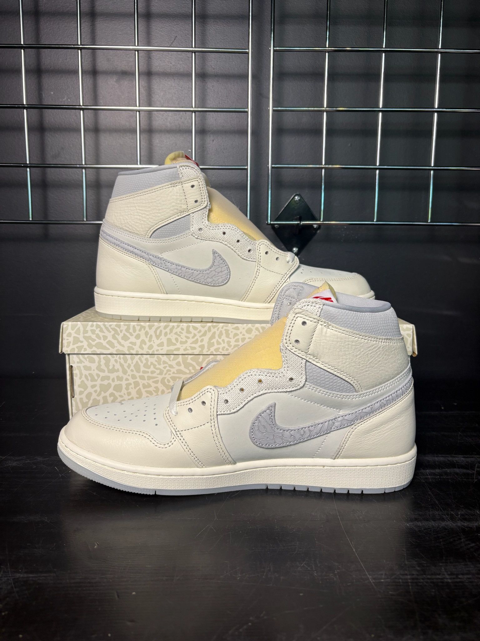 Jordan Brand Air Jordan 1 Retro High OG "Sail University Red" - Size 13 Size US 13 / EU 46 - 2 Thumbnail