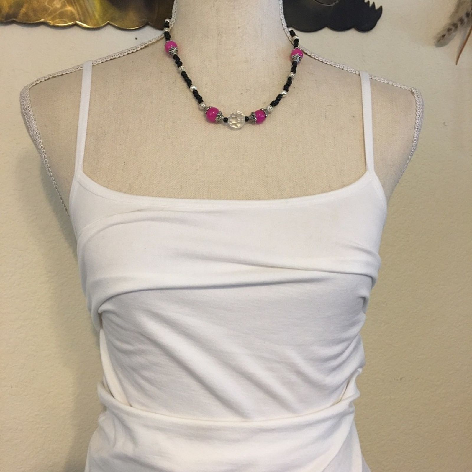Handmade Artisan Hot pink pearl seed bead necklace Size ONE SIZE - 3 Thumbnail