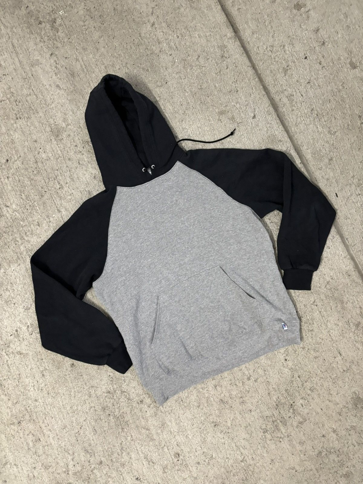 Russell Athletic × Vintage Black and greyBlank Russell athletic crewneck sweatshirt Size US L / EU 52-54 / 3 - 1 Thumbnail