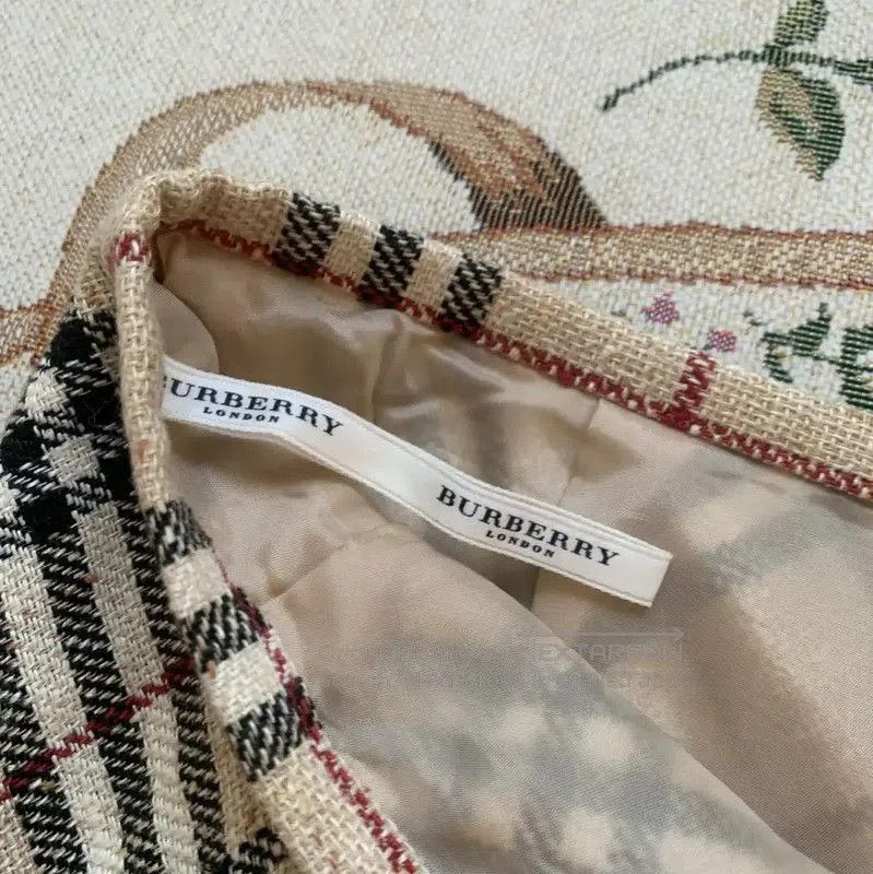 Burberry Burberry Beige Plaid Wool Blend Midi Skirt. Size 28" / US 6 / IT 42 - 4 Thumbnail