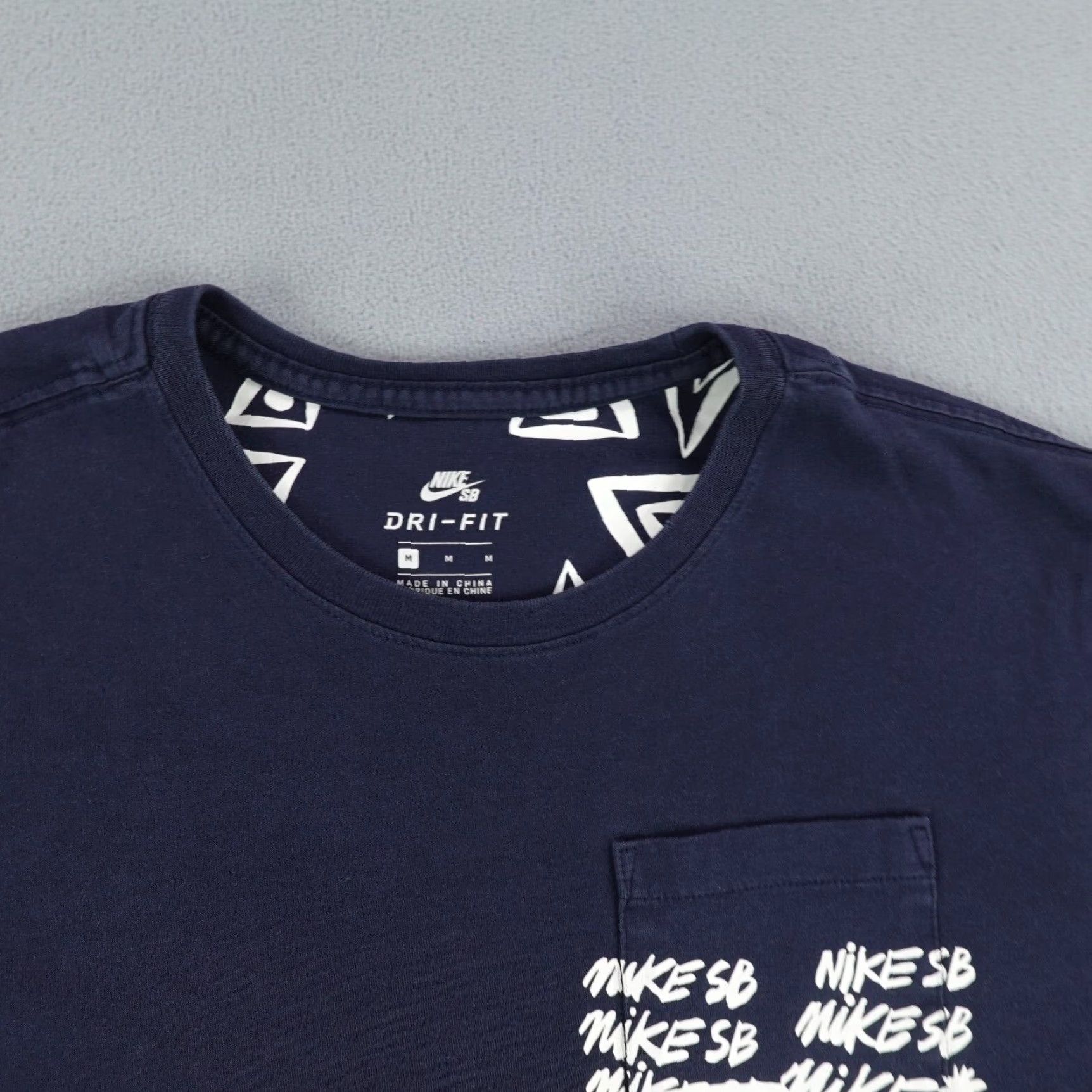 Nike VINTAGE Nike SB T Shirt Mens Medium Blue Nike Dri-Fit Skateboard Sportswear Size US M / EU 48-50 / 2 - 2 Thumbnail
