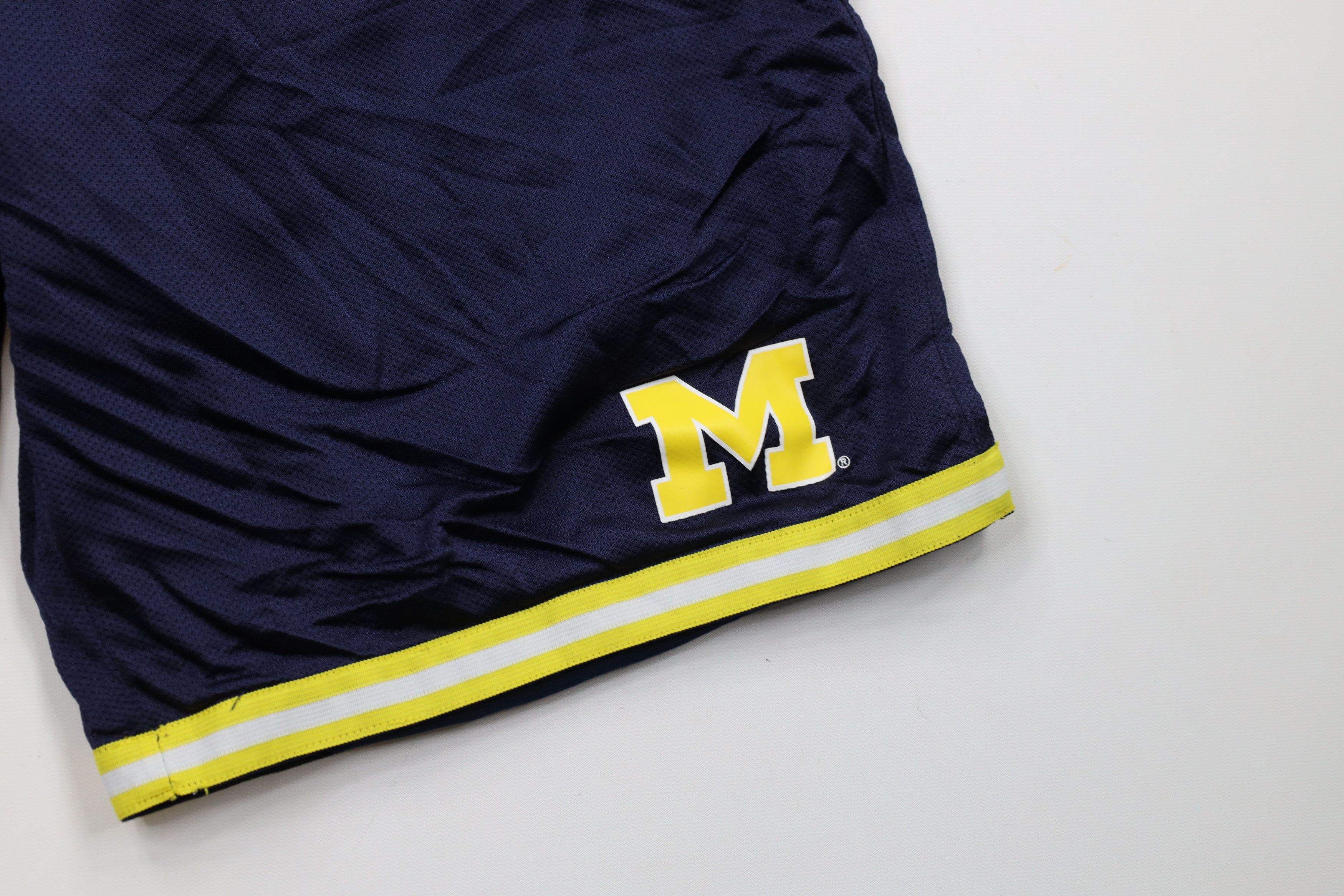 Adidas × Vintage Retro Adidas University of Michigan Basketball Shorts Size US 36 / EU 52 - 6 Thumbnail