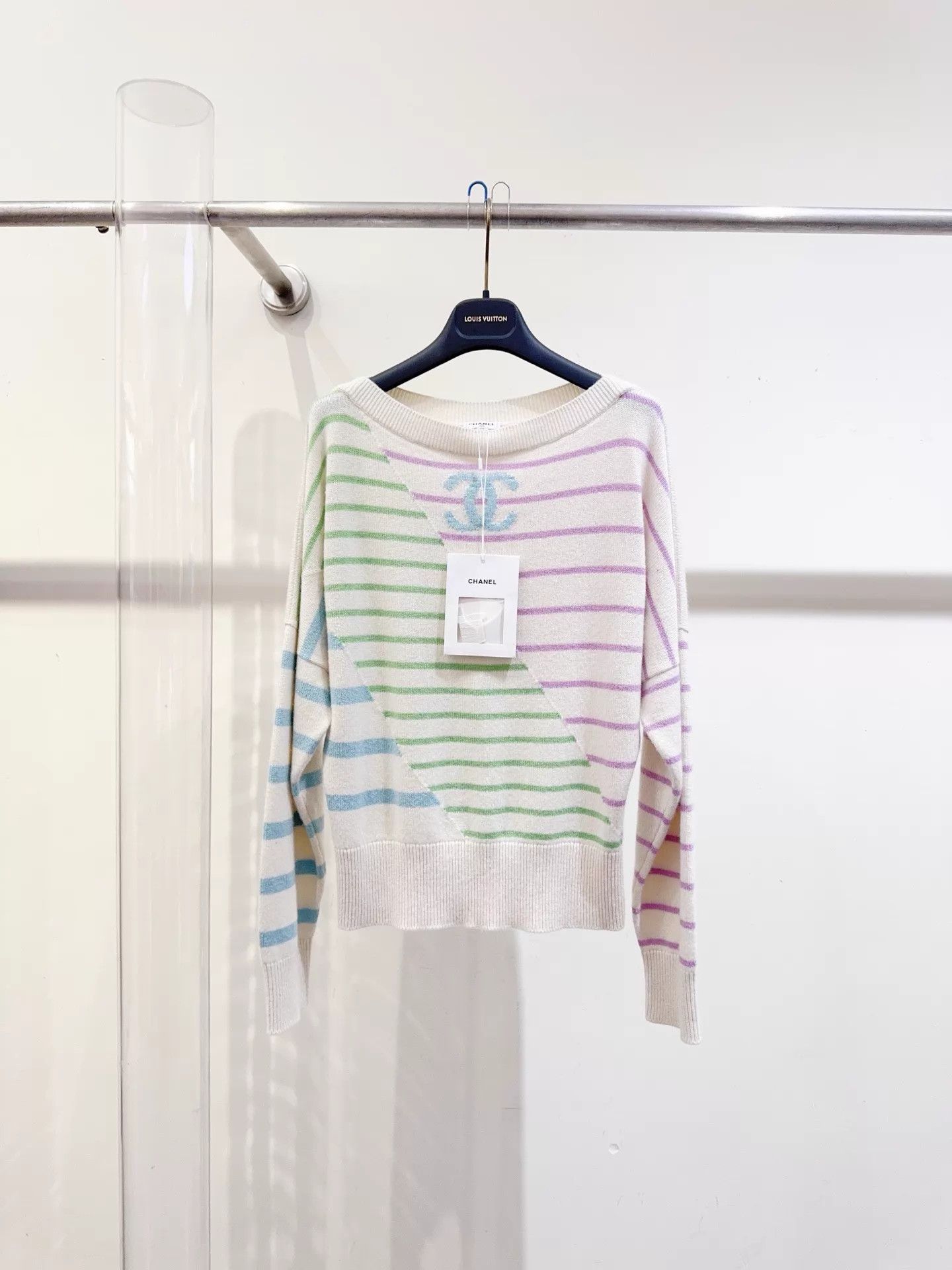 Chanel Chanel 20C Large Logo Women's Sweater 40 Pastel Size M / US 6-8 / IT 42-44 - 1 Thumbnail