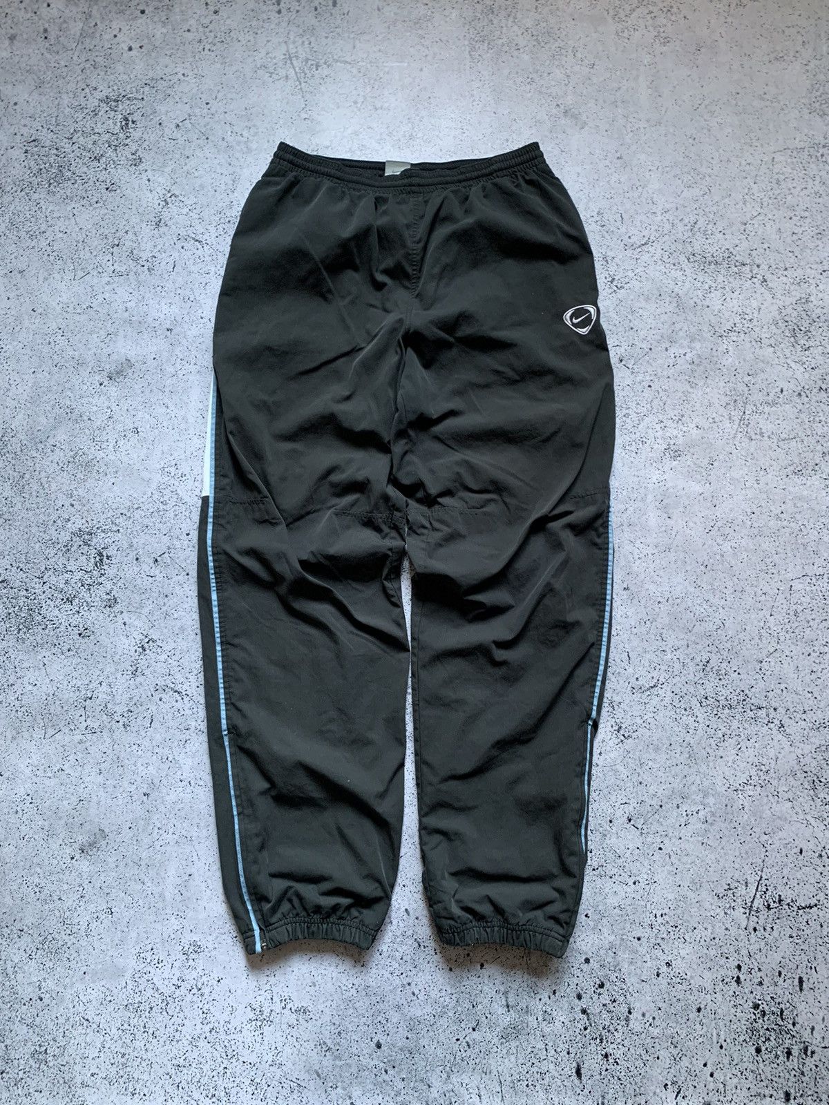 Nike Vintage Nike Nylon Baggy Track Pants Y2K Drill Pants USA 90s Size US 32 / EU 48 - 2 Thumbnail