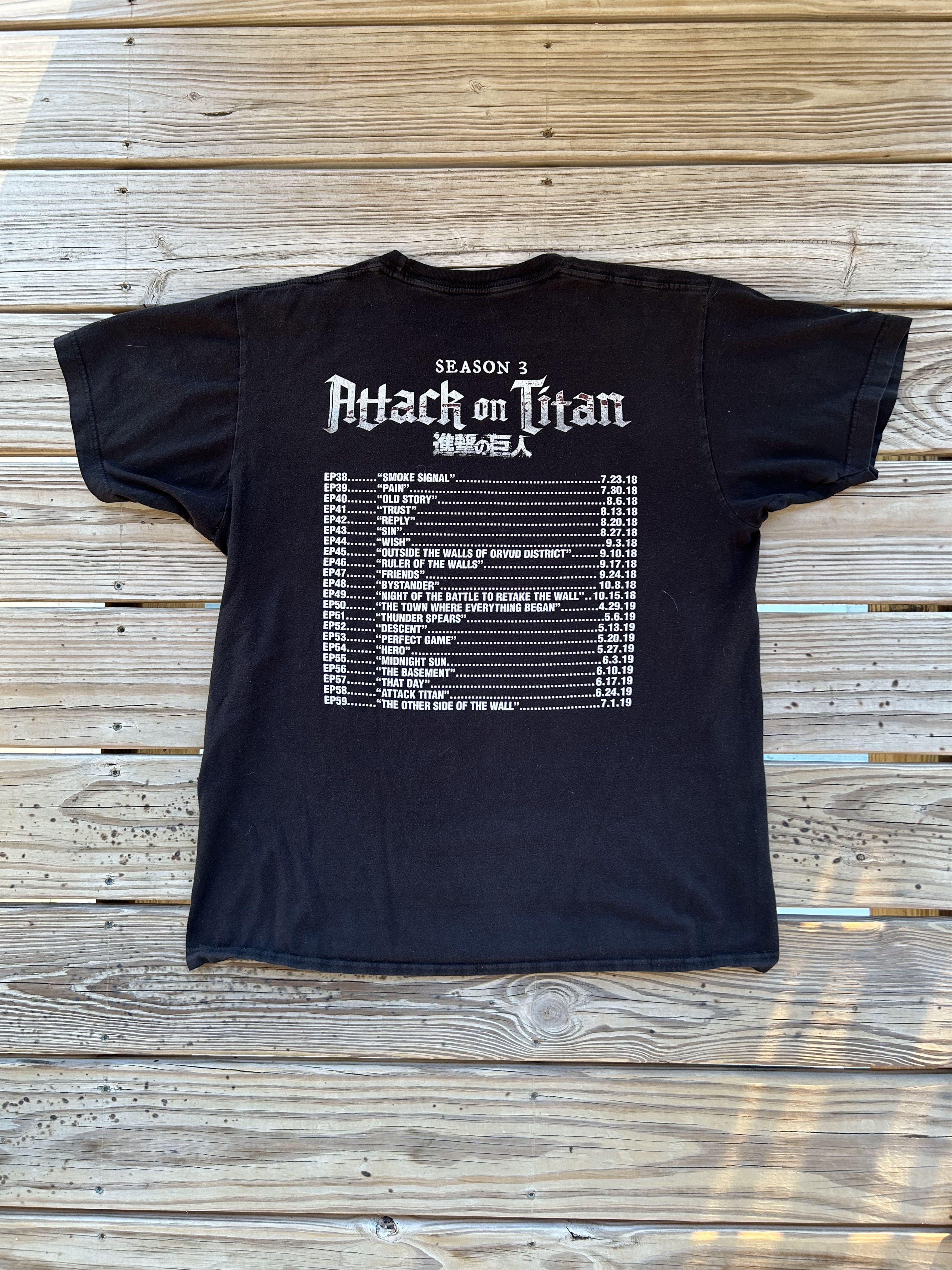 Vintage Attack on titan graphic tee Size US L / EU 52-54 / 3 - 2 Thumbnail