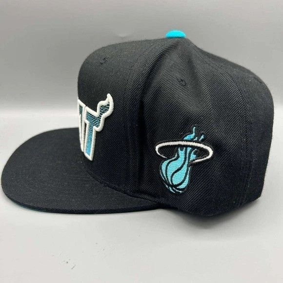 Mitchell & Ness Miami Heat Hat Men Black Blue Embroidered Snap Back Cap Size ONE SIZE - 5 Thumbnail