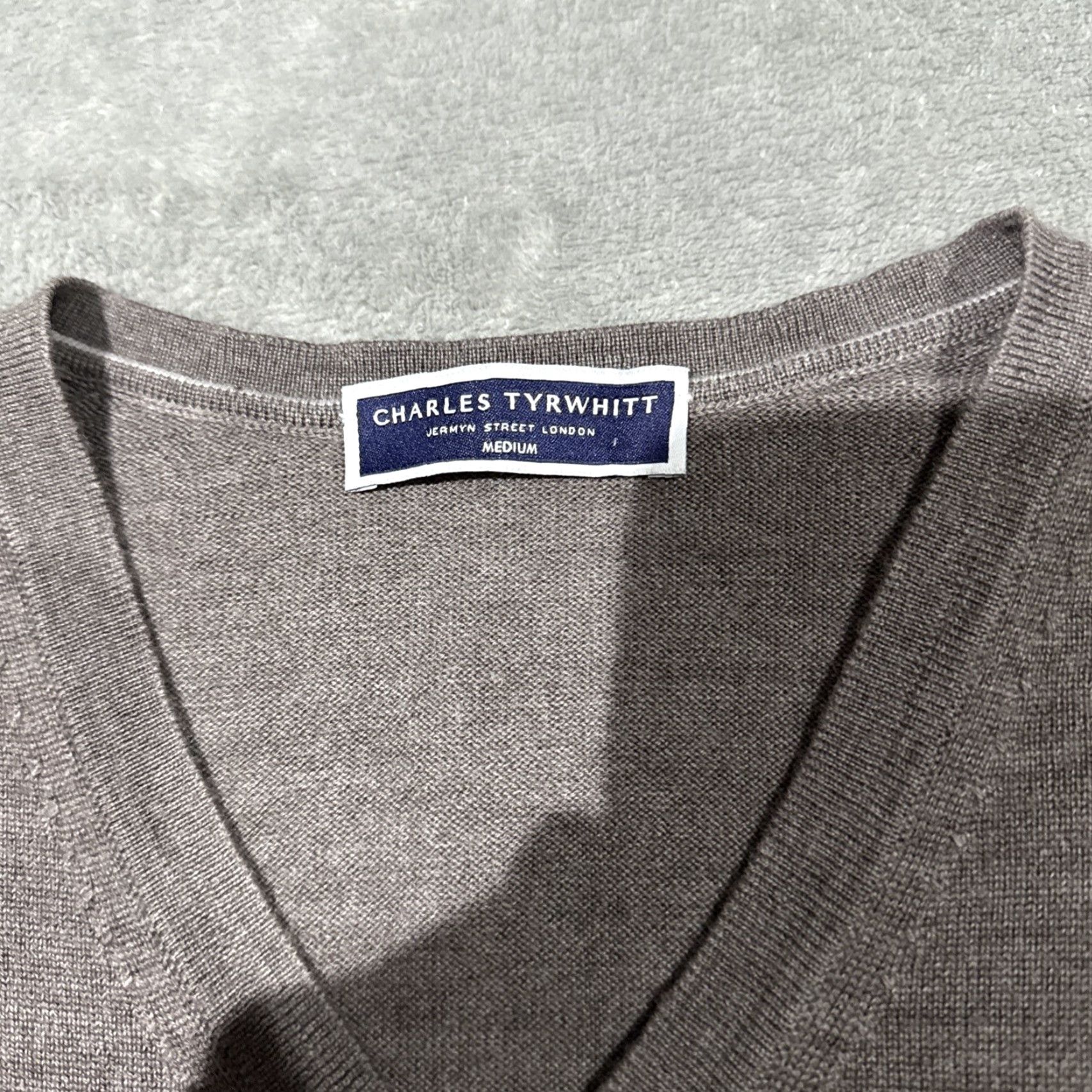 Charles Tyrwhitt **Charles Tyrwhitt Mens Medium Brown Preppy Office Sweater** User: Charles Tyrwhitt Mens Medium Brown Preppy Office Vneck Sweater Size US M / EU 48-50 / 2 - 3 Thumbnail