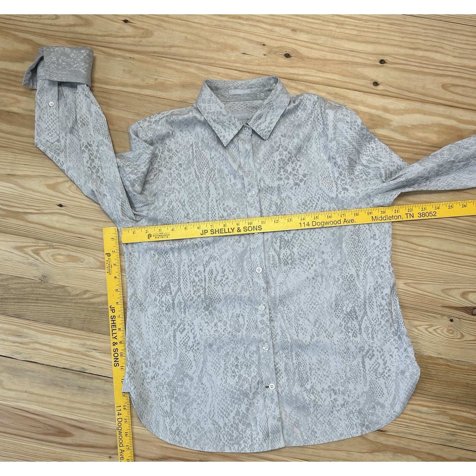 Chicos Chico’s No-Iron Classic Stretch Shirt Women’s Size 1 Size M / US 6-8 / IT 42-44 - 5 Thumbnail