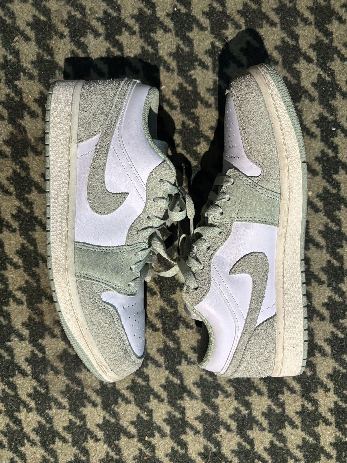 Jordan Brand Jordan 1 Low Seafoam SE Size US 9.5 / EU 42-43 - 2 Thumbnail