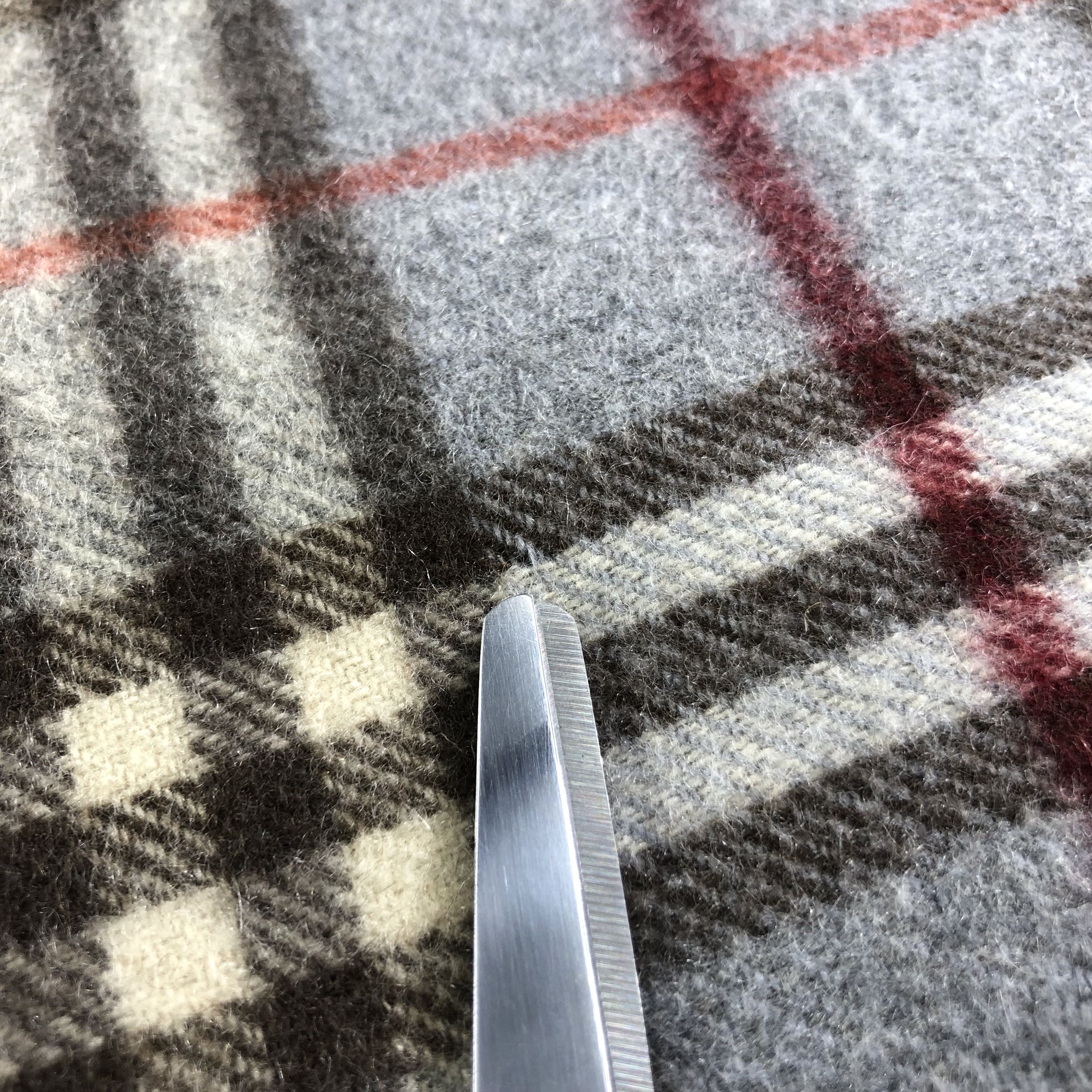 Burberry Burberrys Nova Check Cashmere Scarf Muffler V1642 Size ONE SIZE - 8 Thumbnail