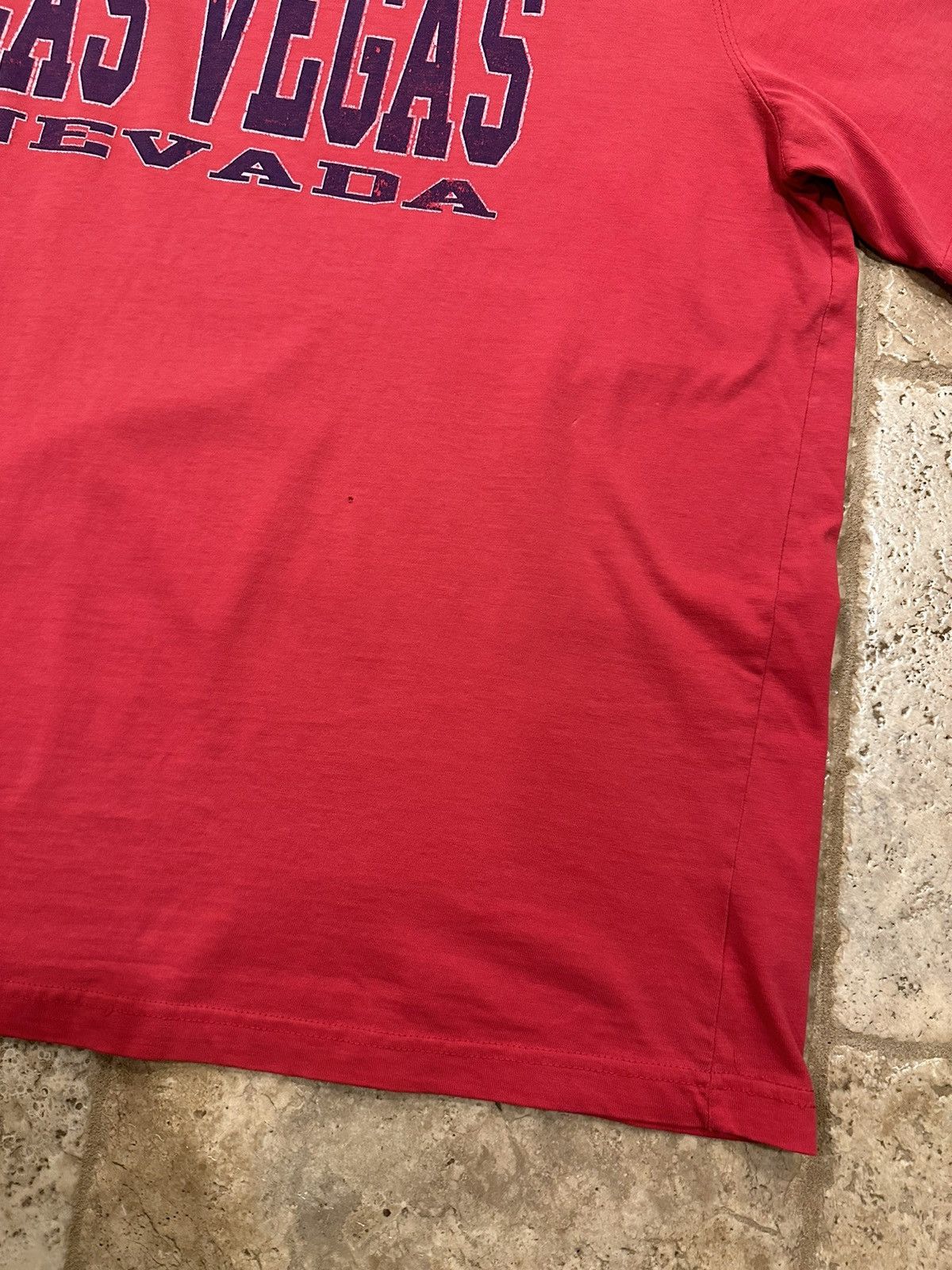Other × Vintage Vintage Las Vegas Red Distressed T-Shirt Size US XL / EU 56 / 4 - 4 Thumbnail