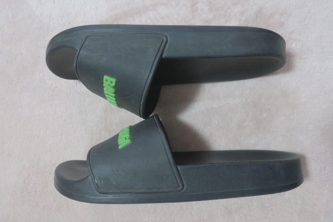 Balenciaga Smooth Rubber Logo Pool Slide Black/Green Size US 6 / IT 36 - 9 Thumbnail