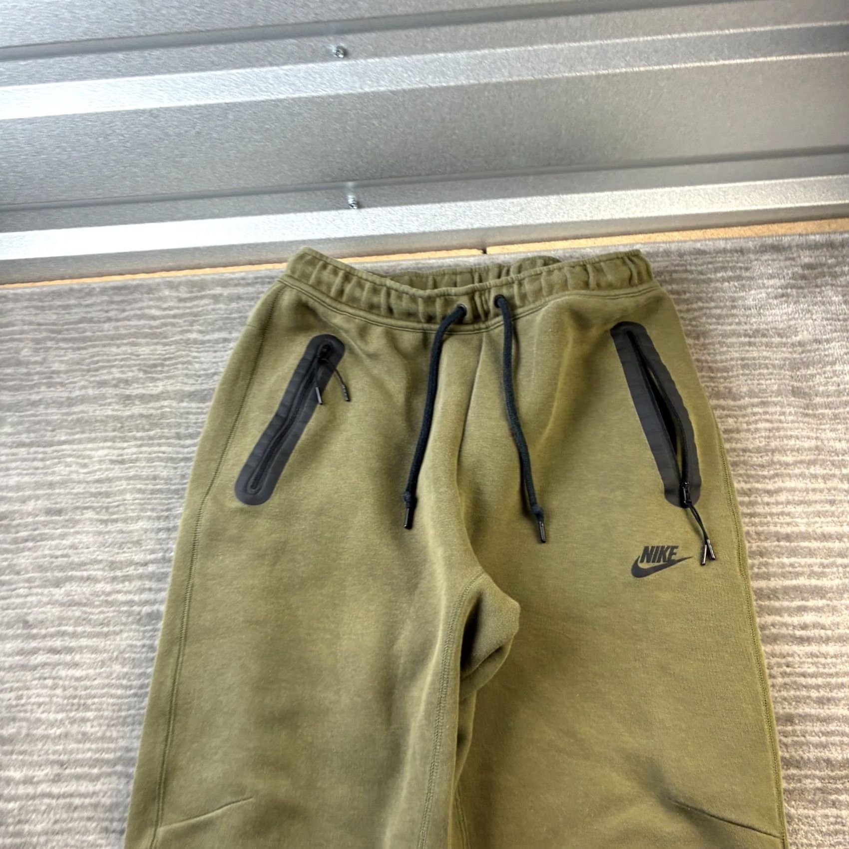 Nike Nike Tech Fleece Pants Mens M Green Jogger Open Hem Sweatpants Olive | Activewear, Casual Size US 31 - 3 Thumbnail