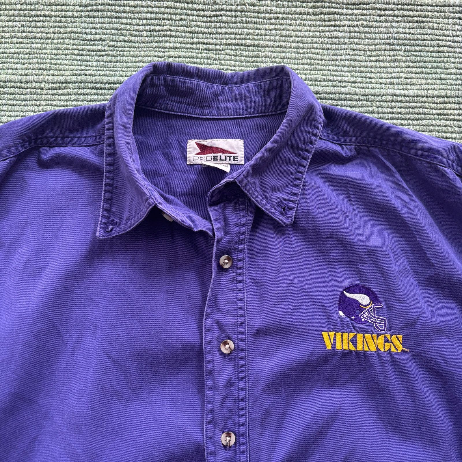 Vintage Vintage 1990s Purple Cotton Minnesota Vikings Button Up XL Size US XL / EU 56 / 4 - 2 Thumbnail