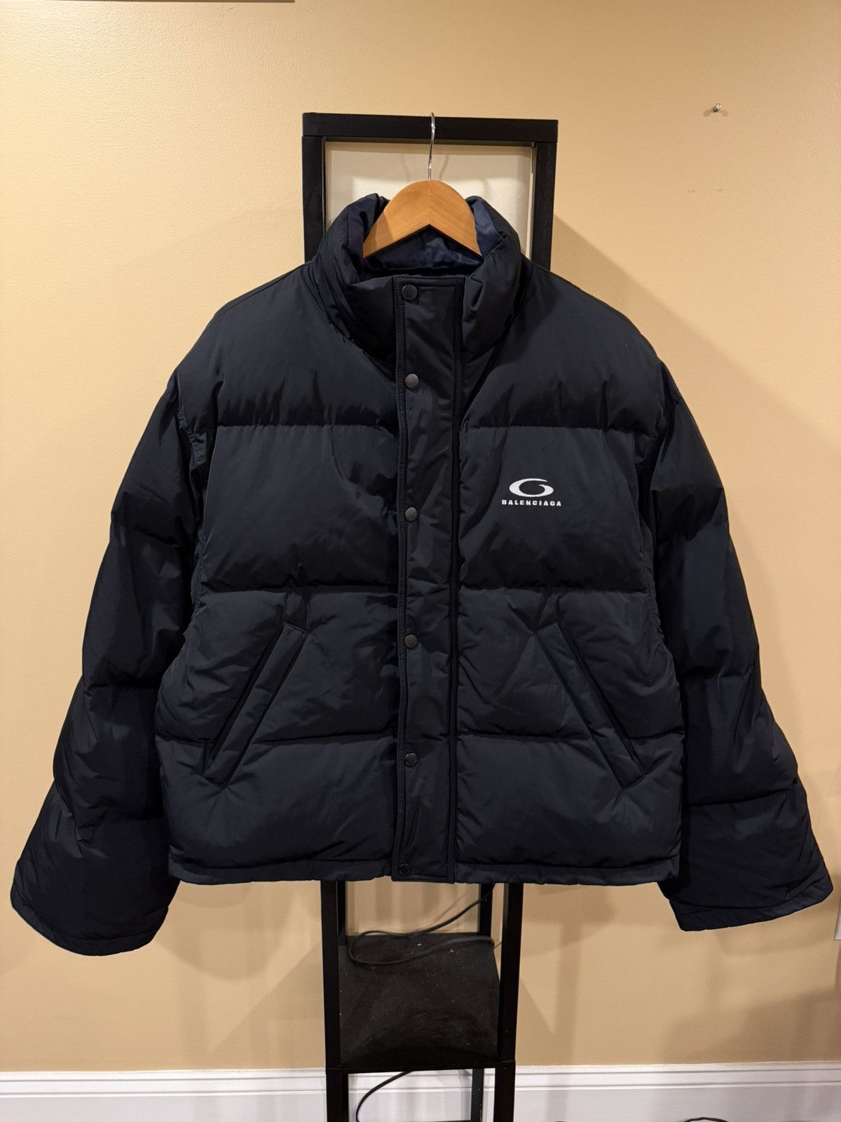 Balenciaga Balenciaga FW24 Runway Pin Reversible Down Puffer Jacket Size US S / EU 44-46 / 1 - 4 Thumbnail
