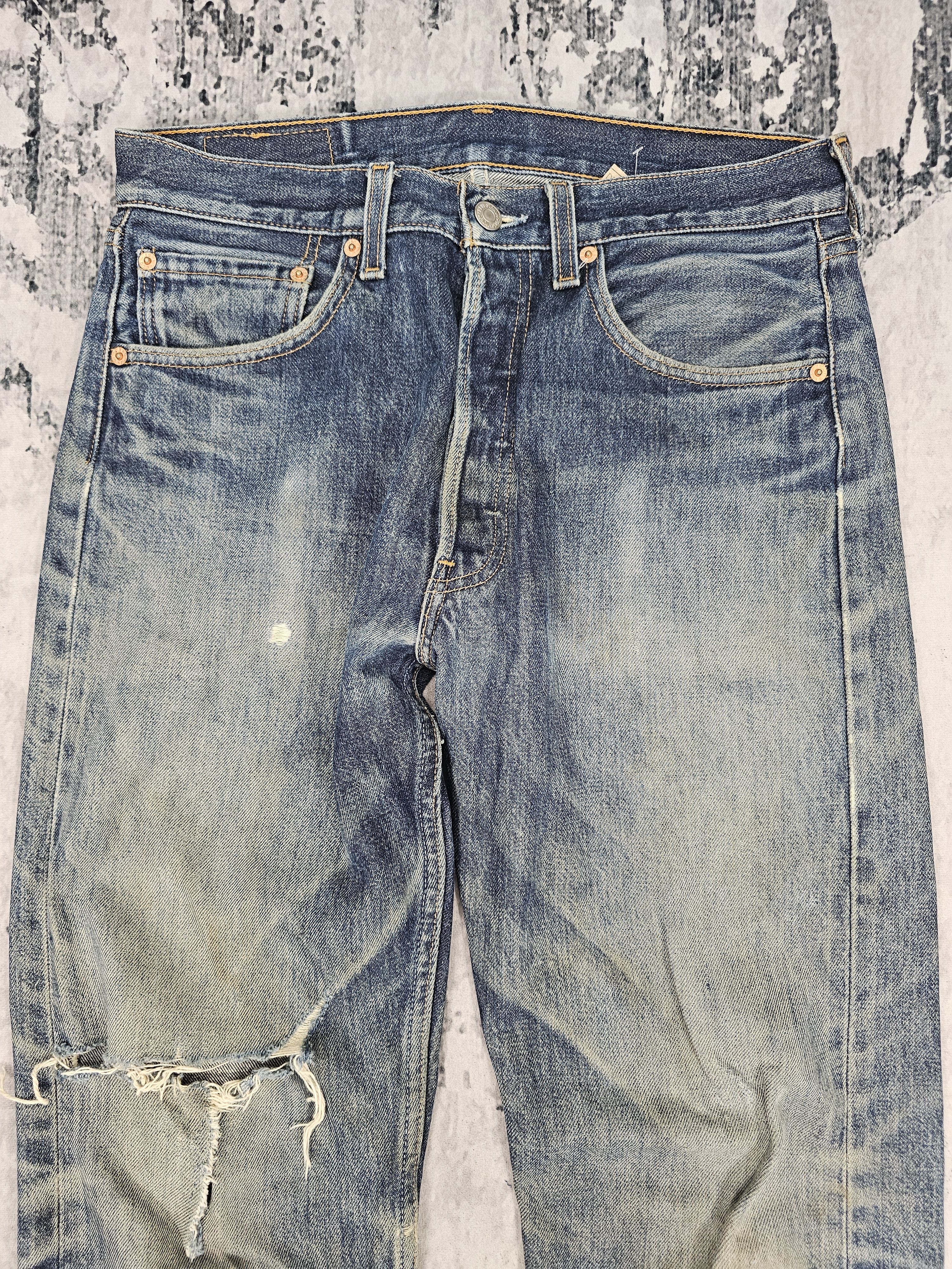 Levi's Vintage Clothing Vtg 90'S LEVIS 501 Distressed Stone Wash Blue Jeans L0521 Size US 31 - 9 Thumbnail