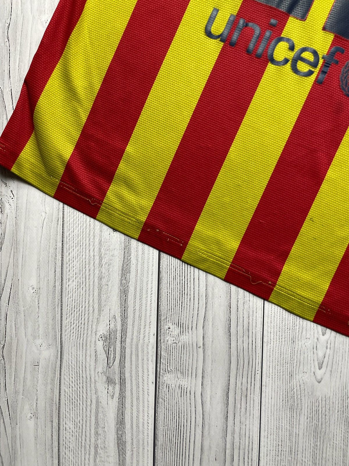 Vintage Vintage Nike Barcelona soccer jersey 11 Neymar rare size M Size US M / EU 48-50 / 2 - 12 Thumbnail