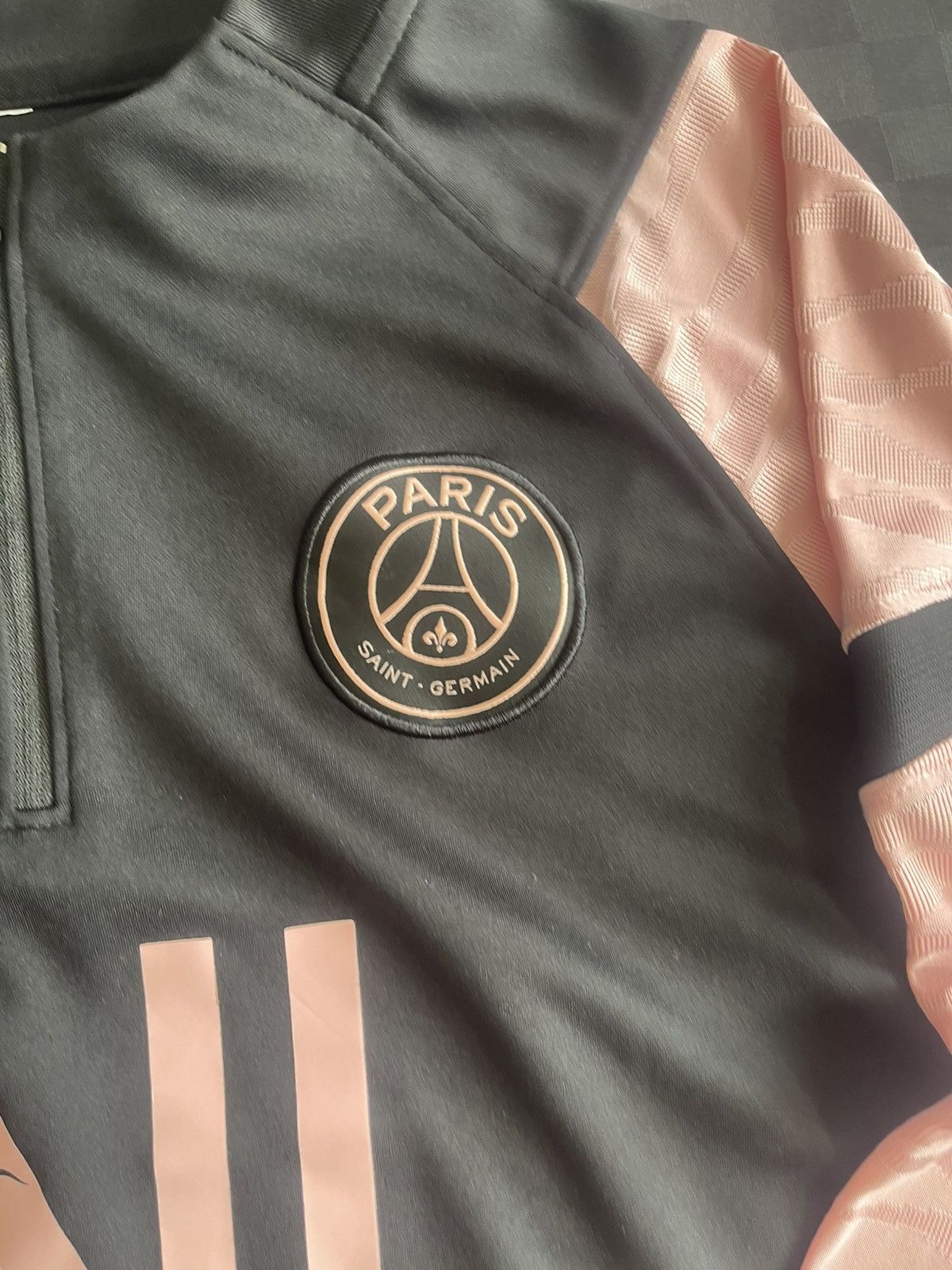 Nike Paris-Saint-Germain tracksuit, black and pink size m Size US 40 / EU 56 - 2 Thumbnail