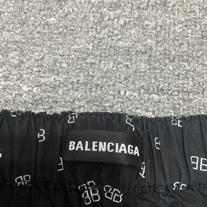Balenciaga Balenciaga size 48 All-over Logo Short Pants Size US 32 / EU 48 - 4 Thumbnail
