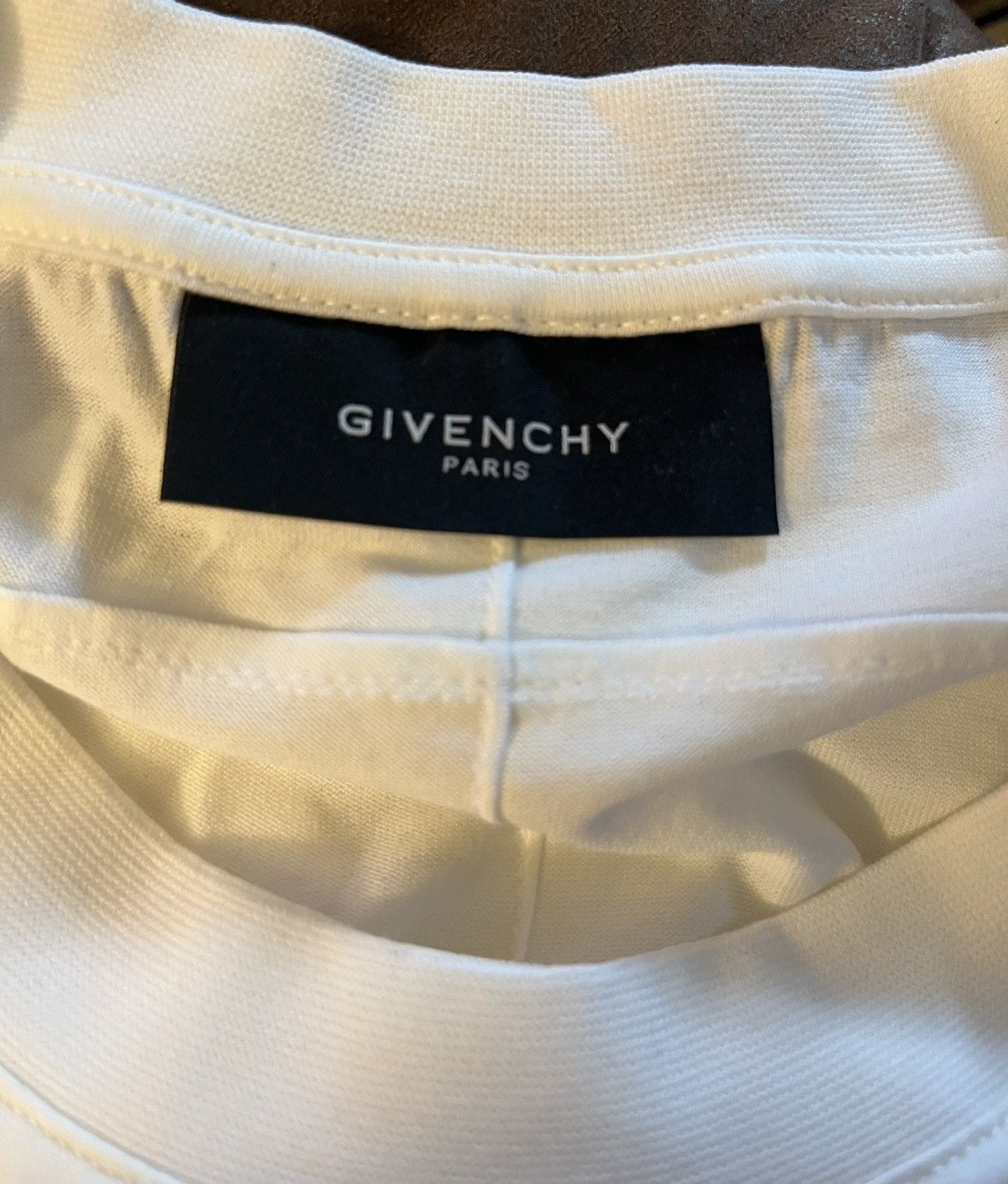 Givenchy White Givenchy Madonna & Child T Shirt - M w/COA Size US M / EU 48-50 / 2 - 3 Thumbnail
