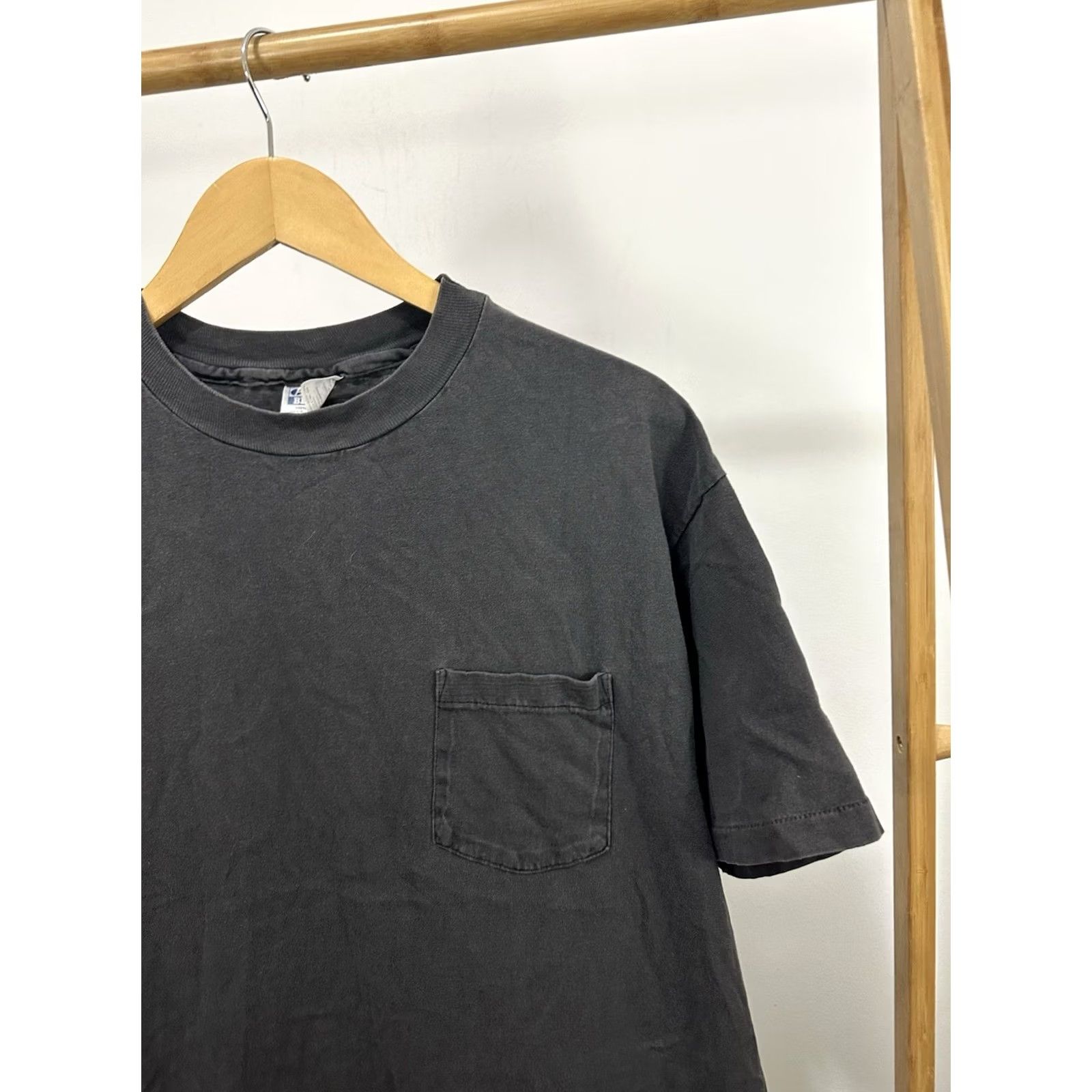 Hanes VTG 80s Hanes Beefy Pocket Front Faded Worn Cotton Blank SS T-Shirt XL USA Ladies? Size US XL / EU 56 / 4 - 4 Thumbnail