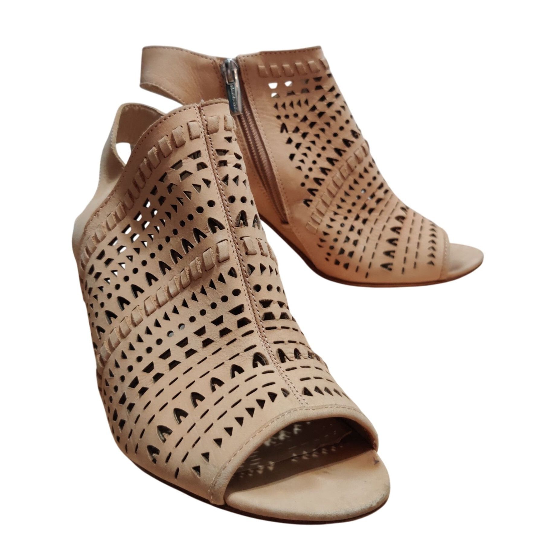 Vince Camuto Vince Camuto 8.5 Laser Cut Peep Toe Leather Sandals Tan Bloc Size US 8.5 / IT 38.5 - 9 Thumbnail