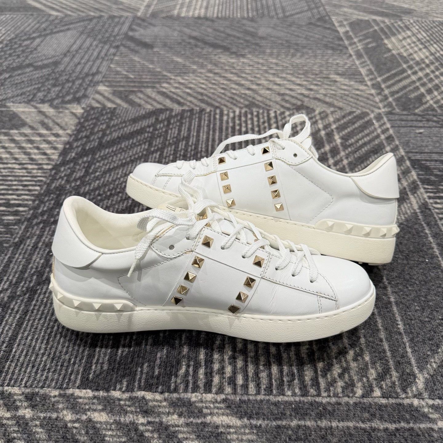 Valentino Valentino Rockstud White Sneakers Size US 5 / EU 37 - 5 Thumbnail